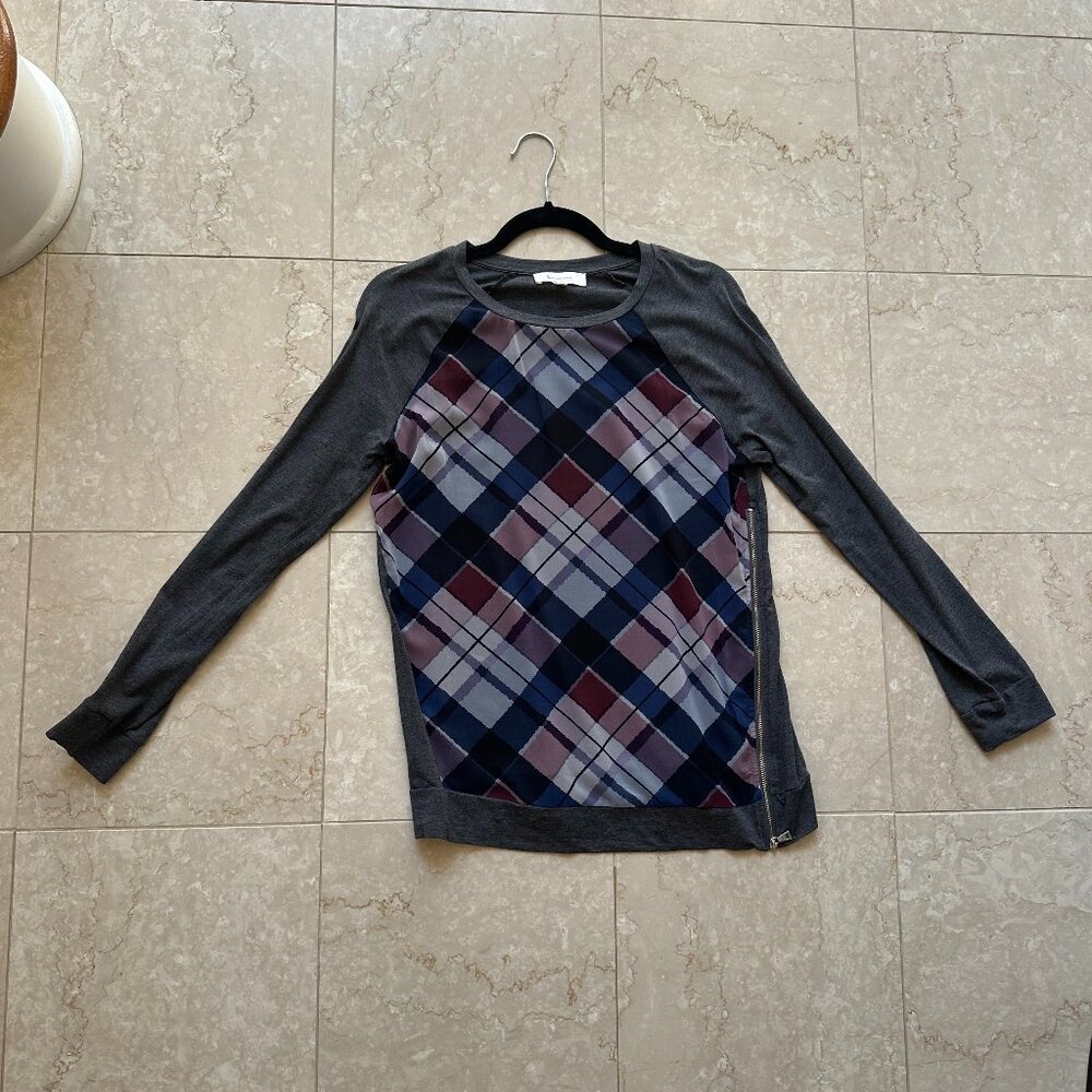 Unique Long Sleeved Top by Two by Vince Camuto - Gently Worn